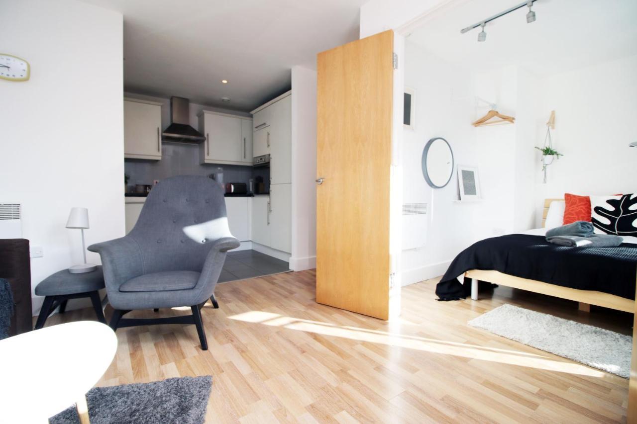 Stylish 2 Bed Flat In Heart Of Centre Appartement Cardiff