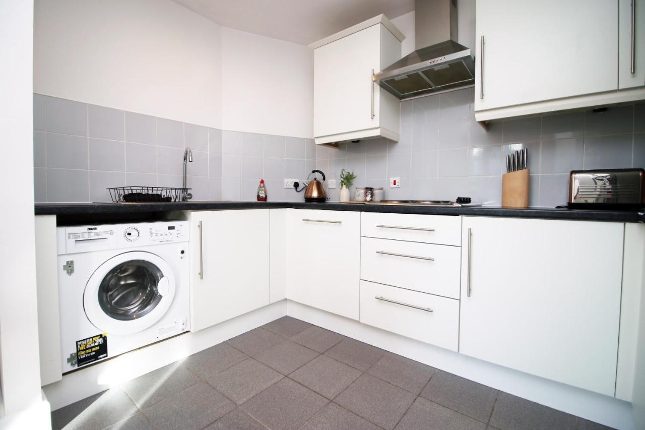 Stylish 2 Bed Flat In Heart Of Centre Appartement *