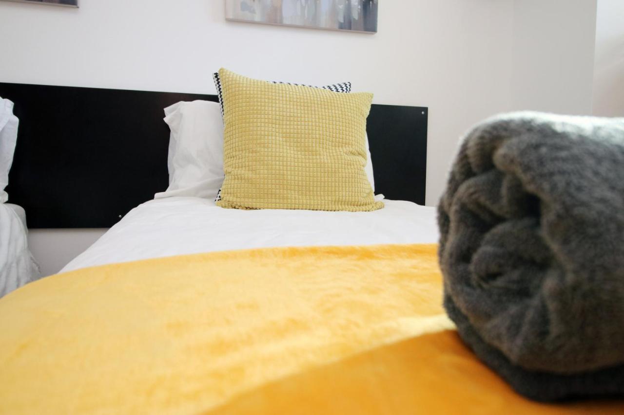 Stylish 2 Bed Flat In Heart Of Centre *