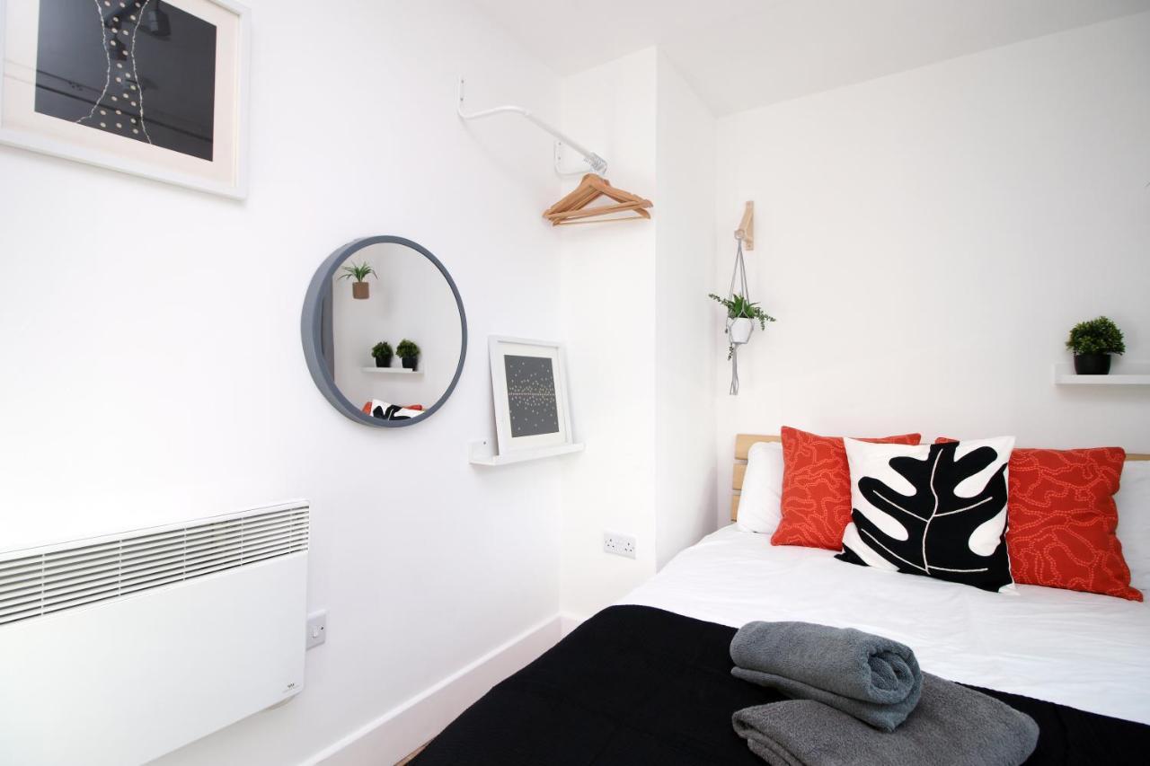 Stylish 2 Bed Flat In Heart Of Centre Apartment Cardiff