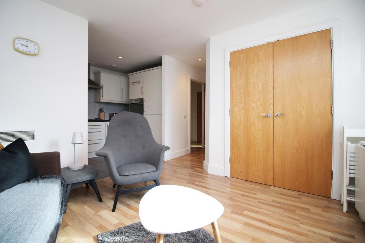 Stylish 2 Bed Flat In Heart Of Centre
